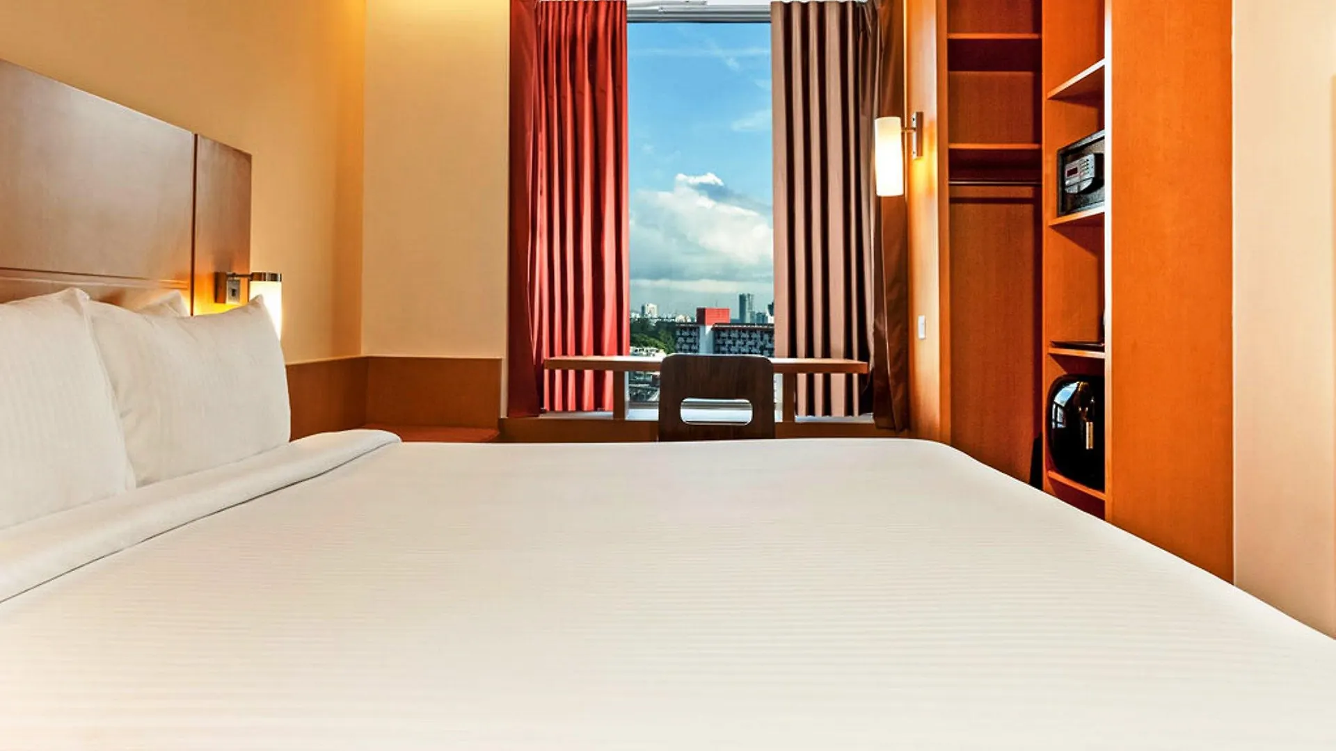 Ibis Singapore On Bencoolen - Newly Renovated